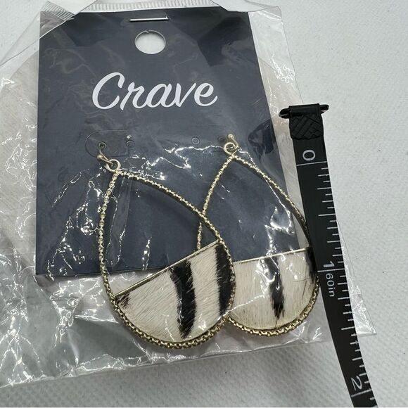 New Crave Zebra Print Gold Teardrop Earrings - Picture 2 of 4